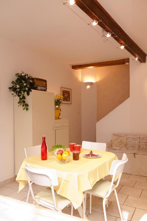 La Maison D'Eloise อาร์ลส์ ภายนอก รูปภาพ