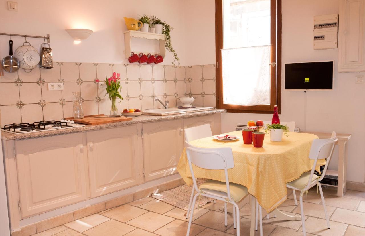 La Maison D'Eloise อาร์ลส์ ภายนอก รูปภาพ